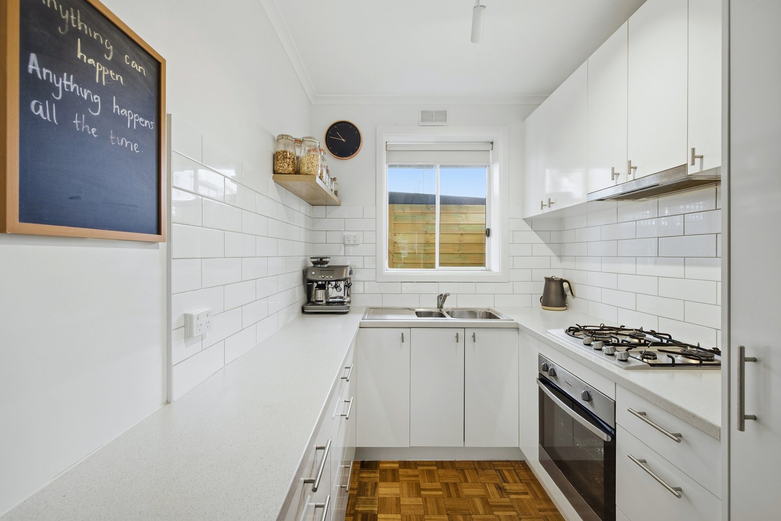 Gallery: 16/122 Beach Road
