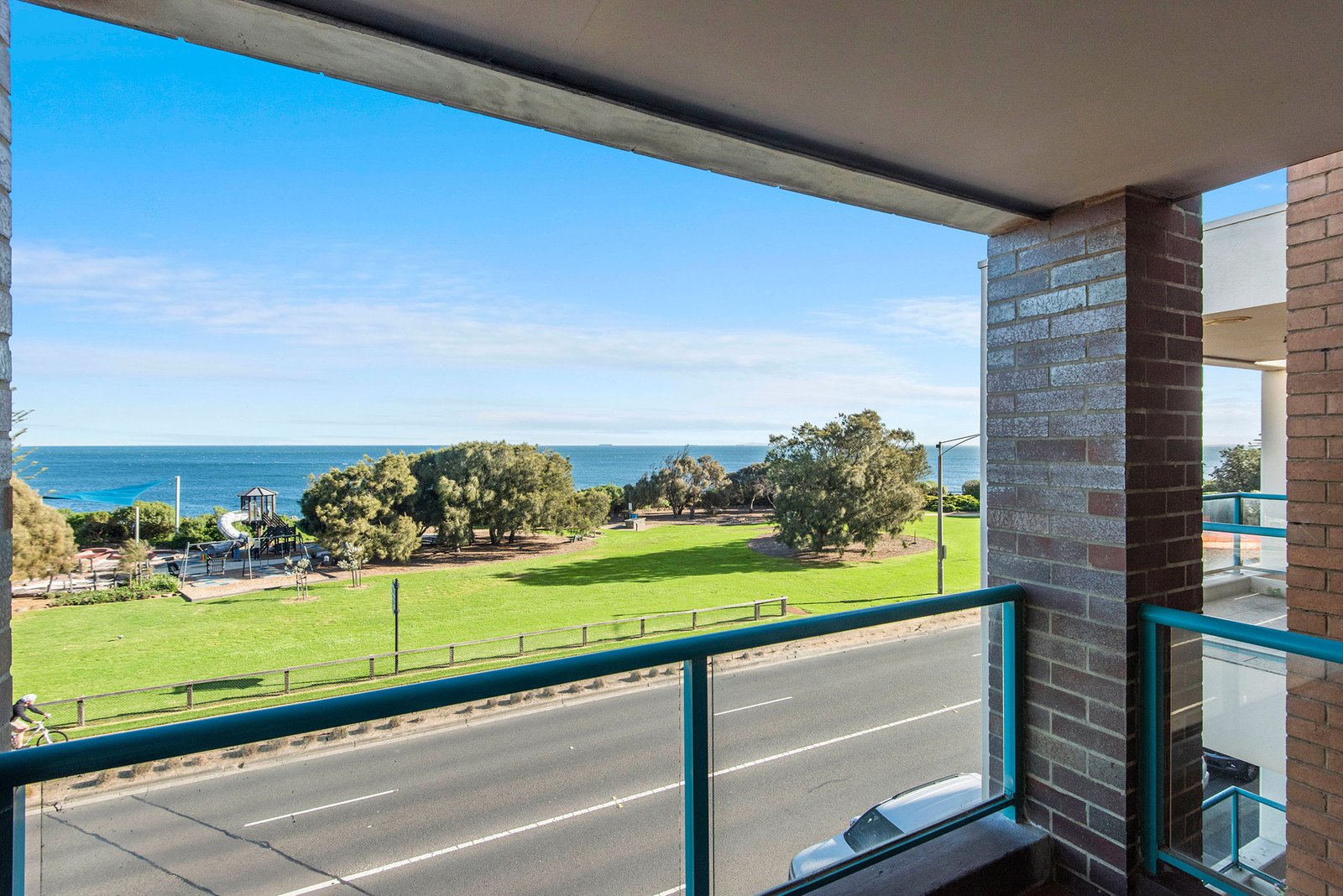 Gallery: 16/122 Beach Road
