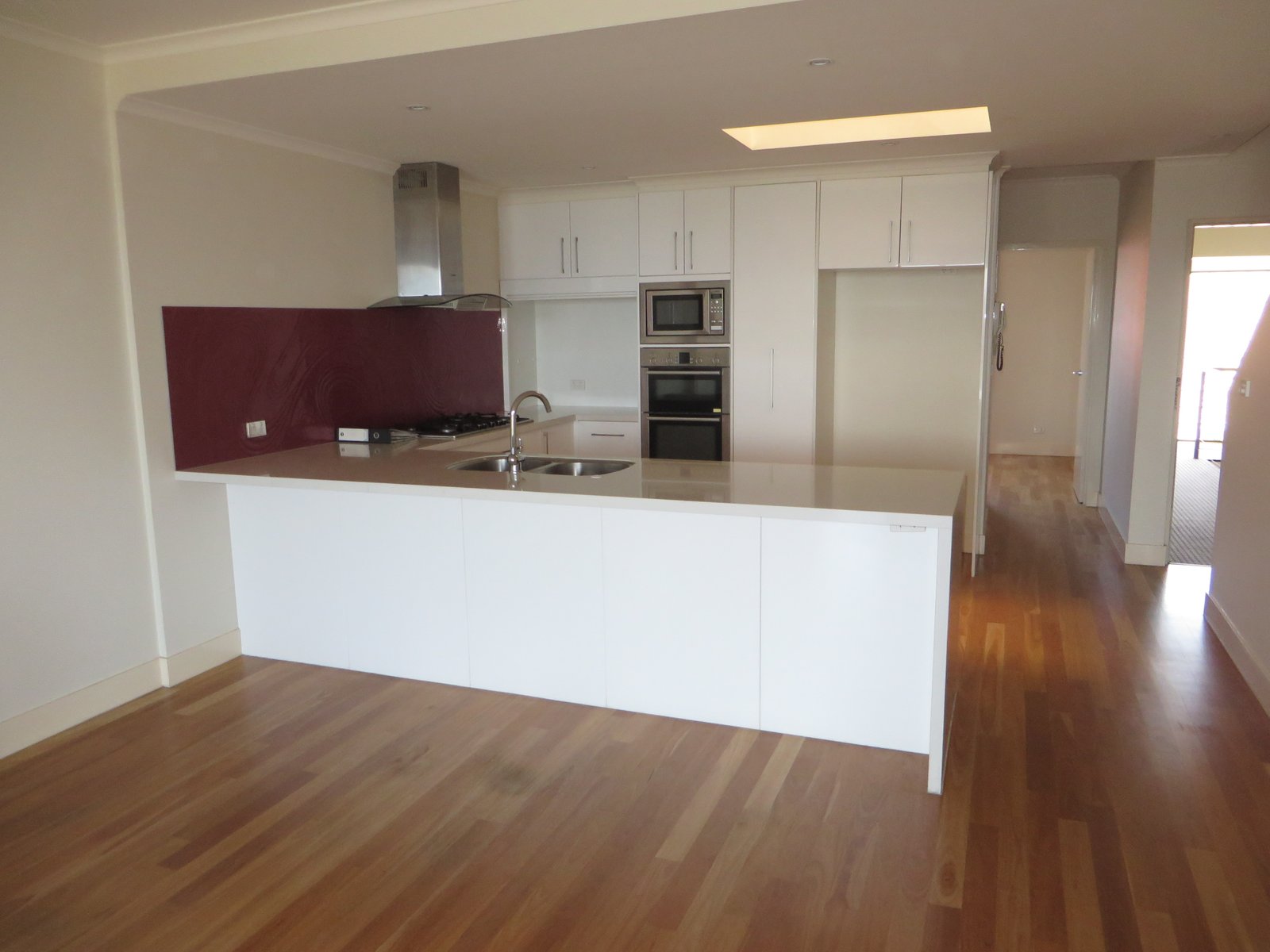 Gallery: 16/122 Beach Road