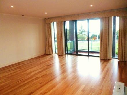 Gallery: 16/122 Beach Road