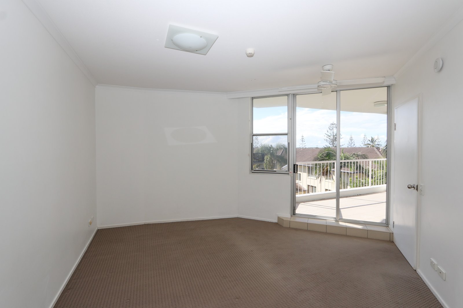 16/15 Brighton Street BIGGERA WATERS 8