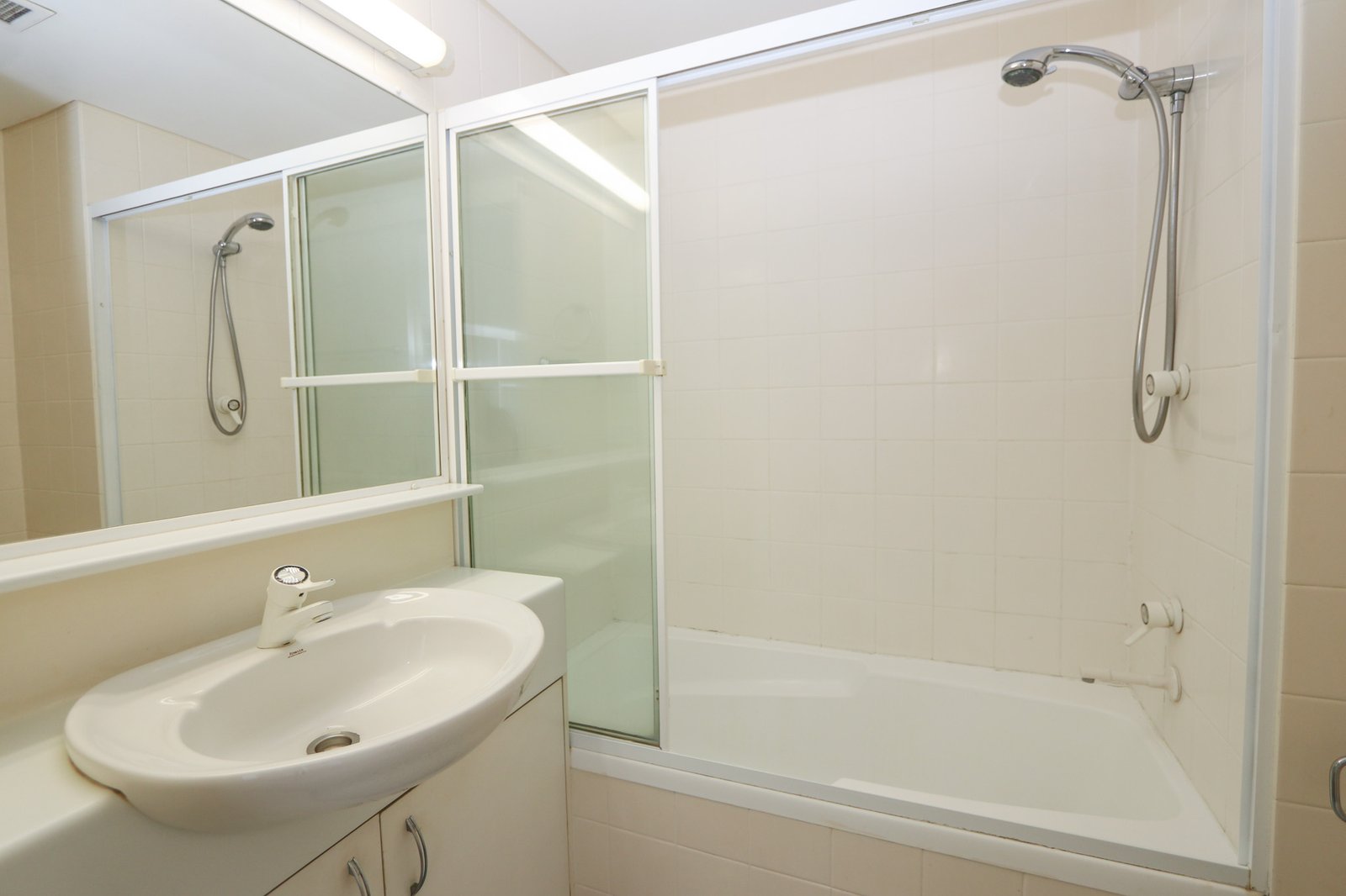 16/15 Brighton Street BIGGERA WATERS 10