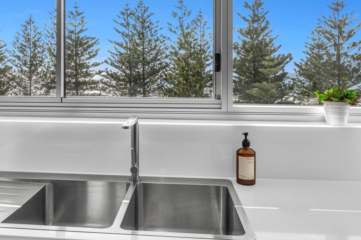 16/170 The Esplanade Burleigh Heads 9
