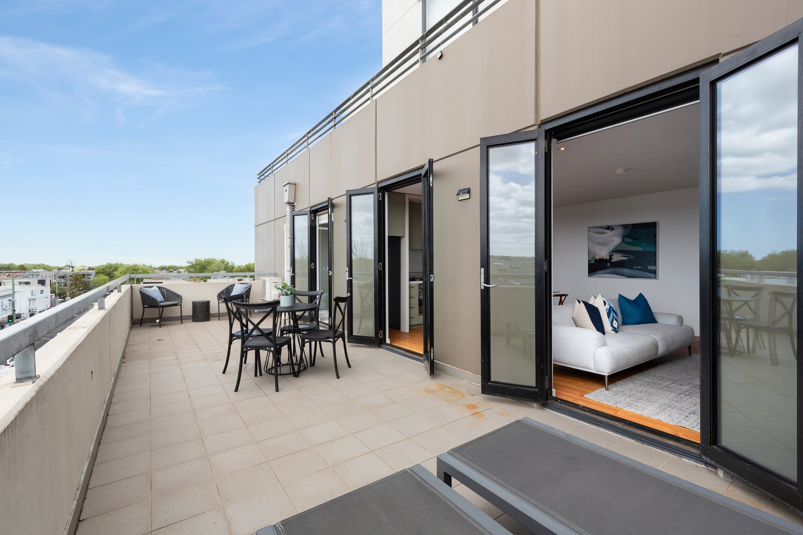 Gallery: 16/185 Barkly Street
