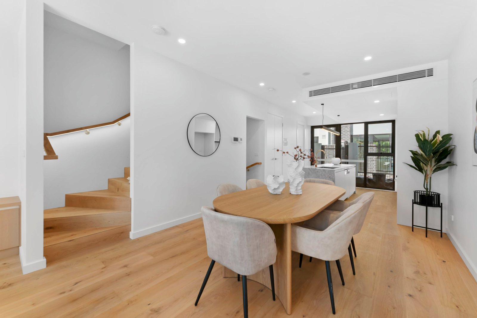 Gallery: 16/19 Whitehorse Road