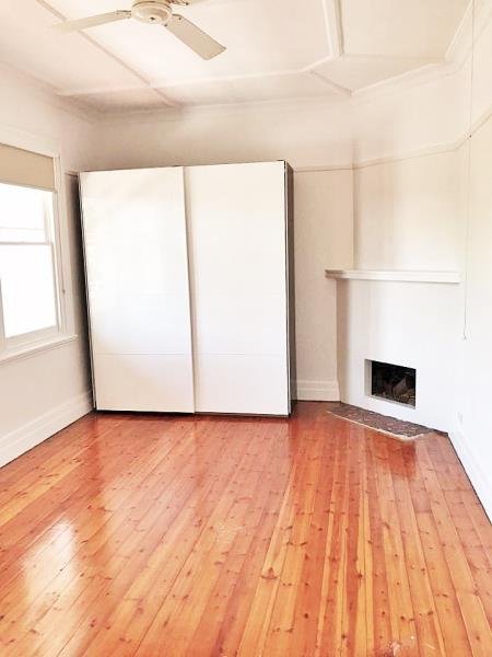 Gallery: 1/62 Anderson St  (enter Rear @ Sim