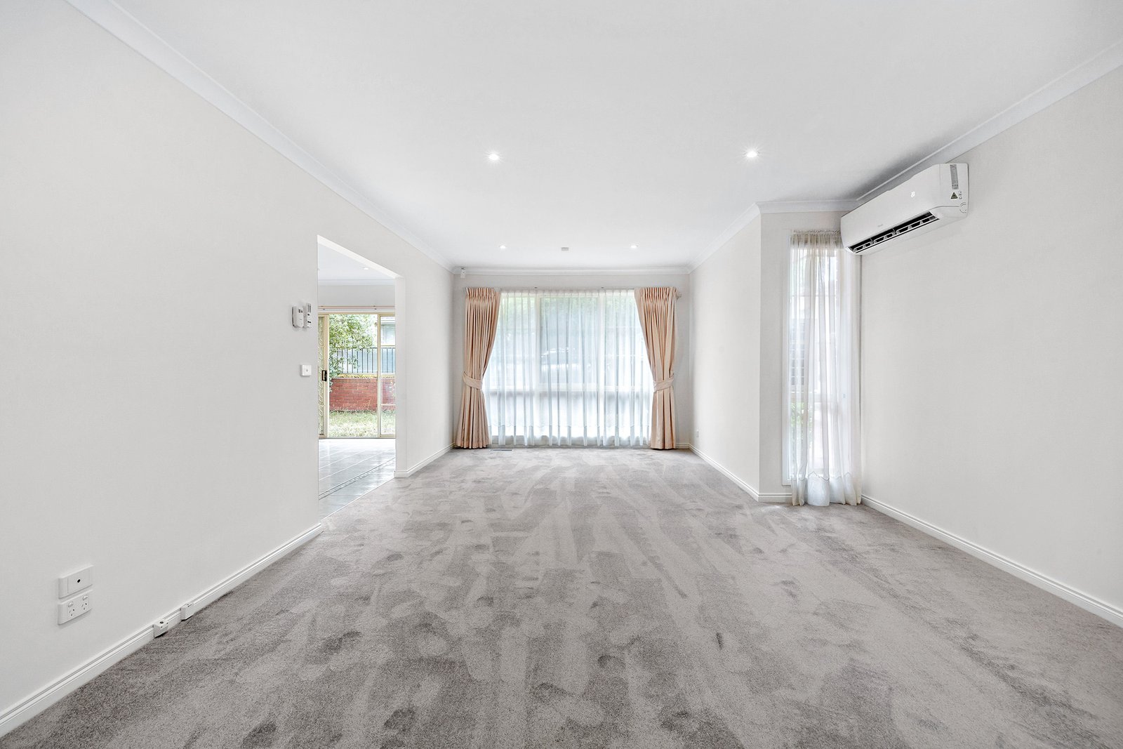 Real Estate and Property in 1/62 Franklin Road, Doncaster East, VIC