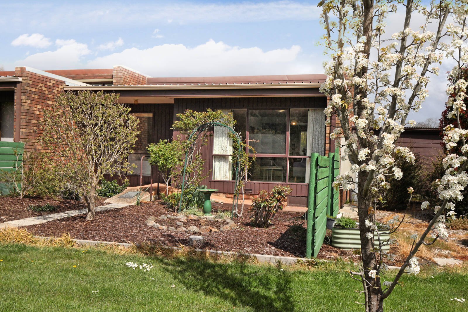 Real Estate and Property in 16/2 Pyke Street, Woodend, VIC