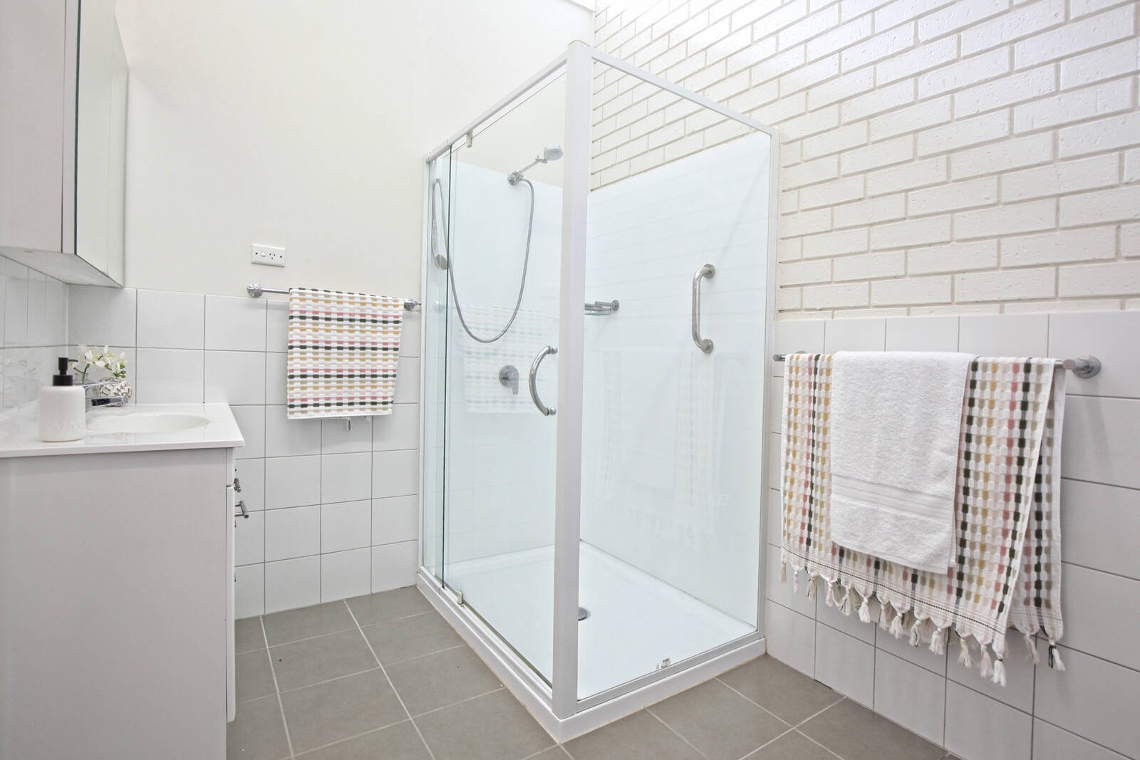 Real Estate and Property in 16/2 Pyke Street, Woodend, VIC