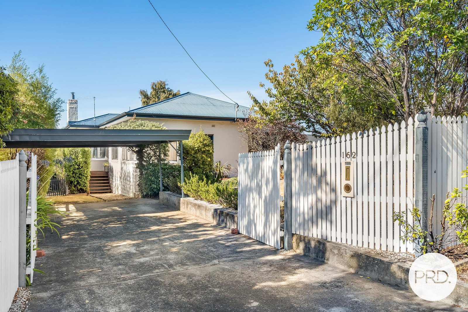 162 Roslyn Avenue BLACKMANS BAY 2