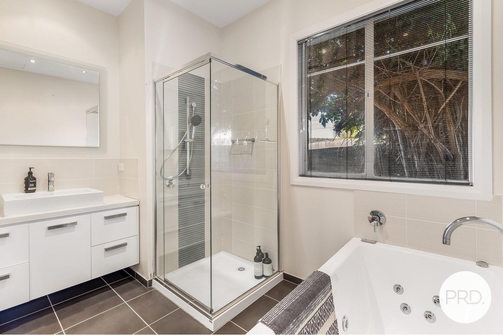 162 Roslyn Avenue BLACKMANS BAY 31