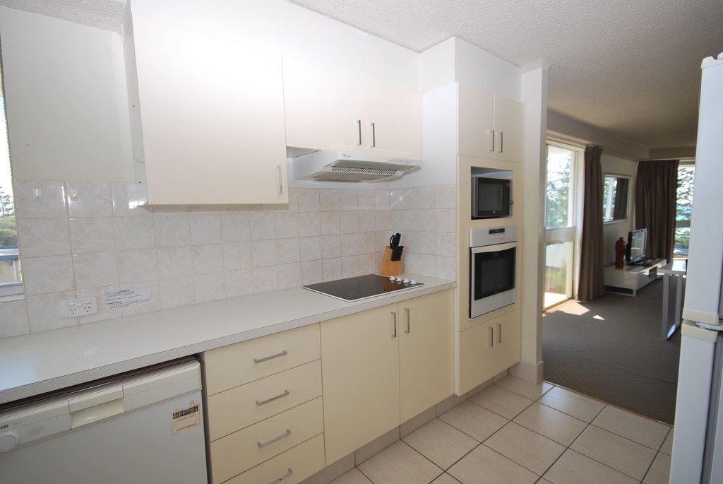 16/202 The Esplanade BURLEIGH HEADS 10