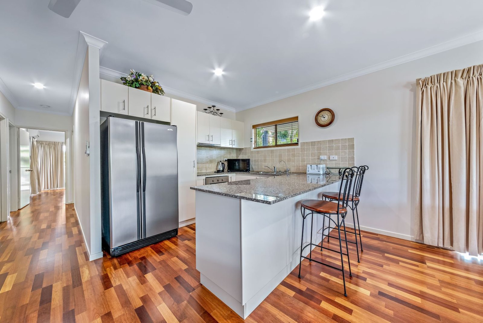 16/21 Shute Harbour Road CANNONVALE 5