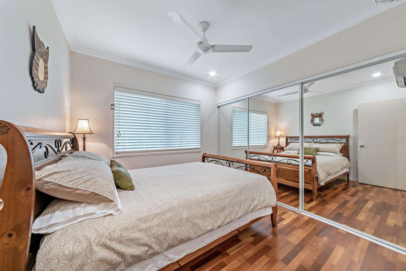 16/21 Shute Harbour Road CANNONVALE 9