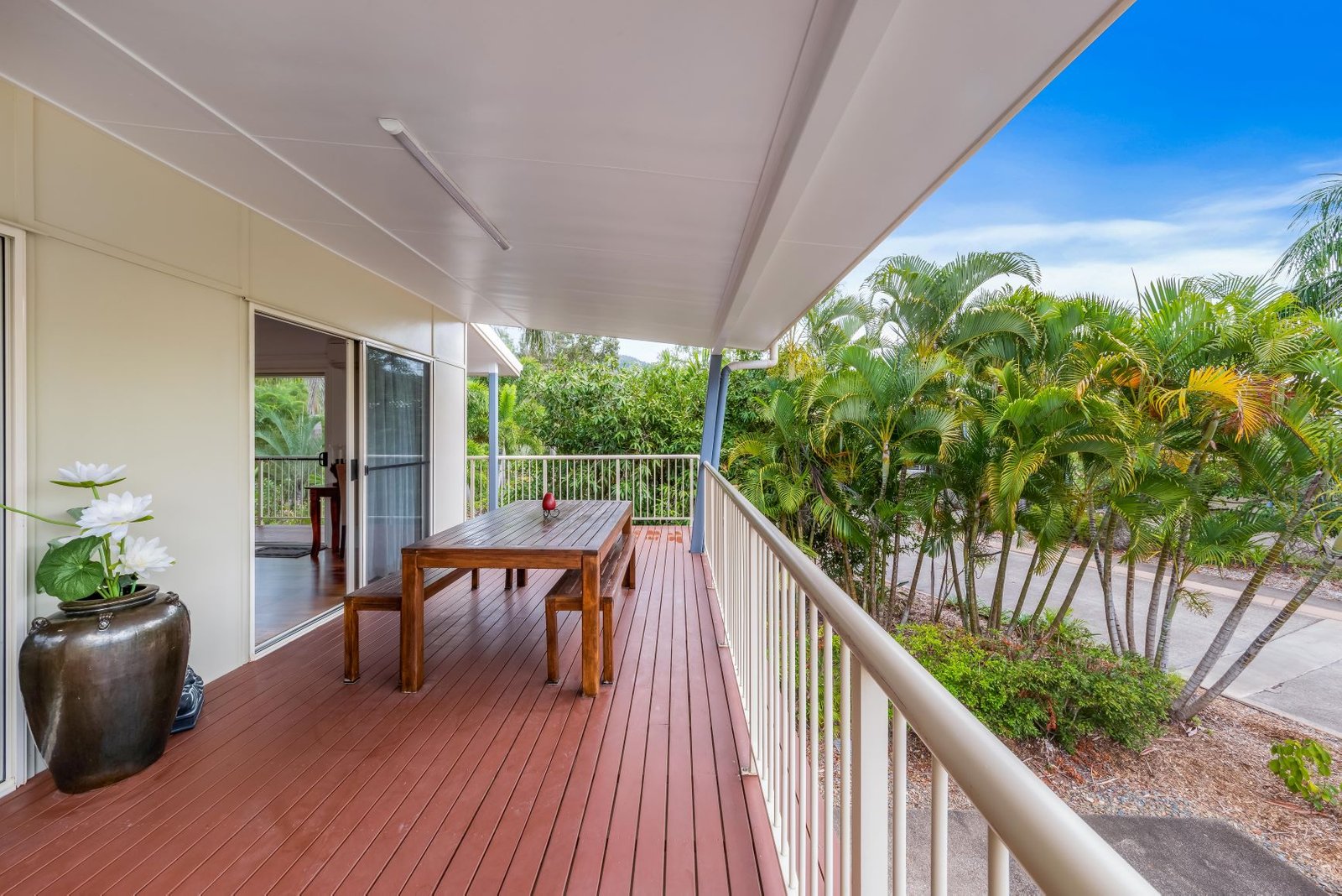 16/21 Shute Harbour Road CANNONVALE 13