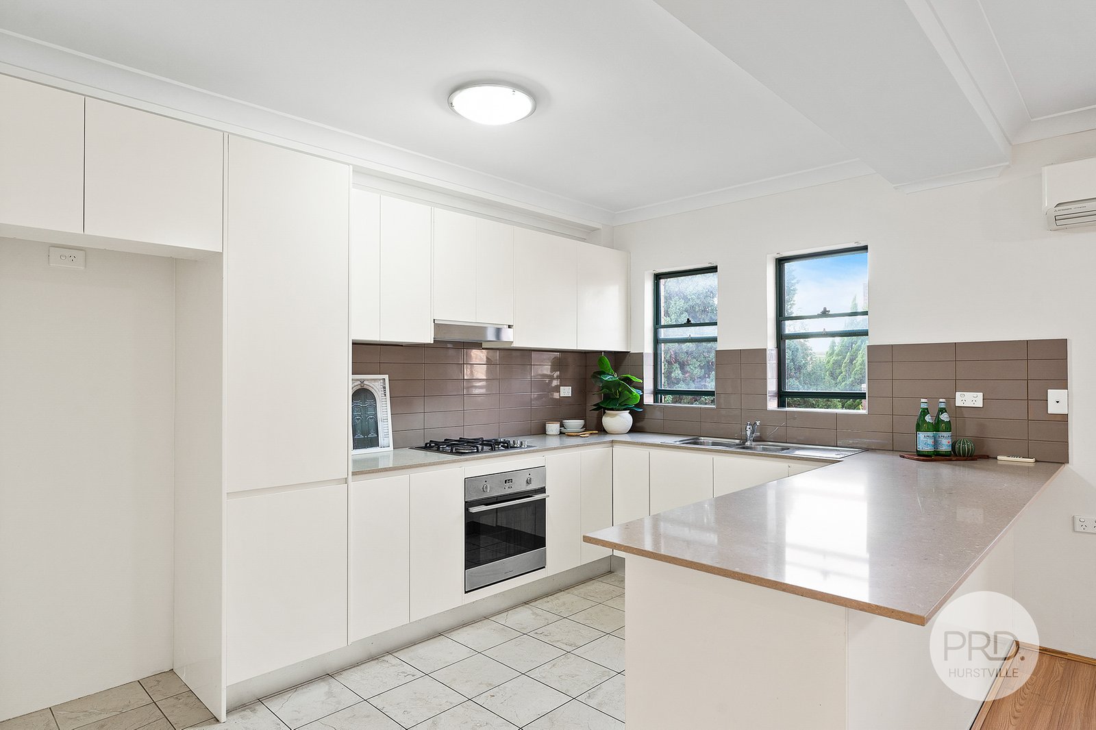 16/28-32 Carrington Avenue HURSTVILLE 5