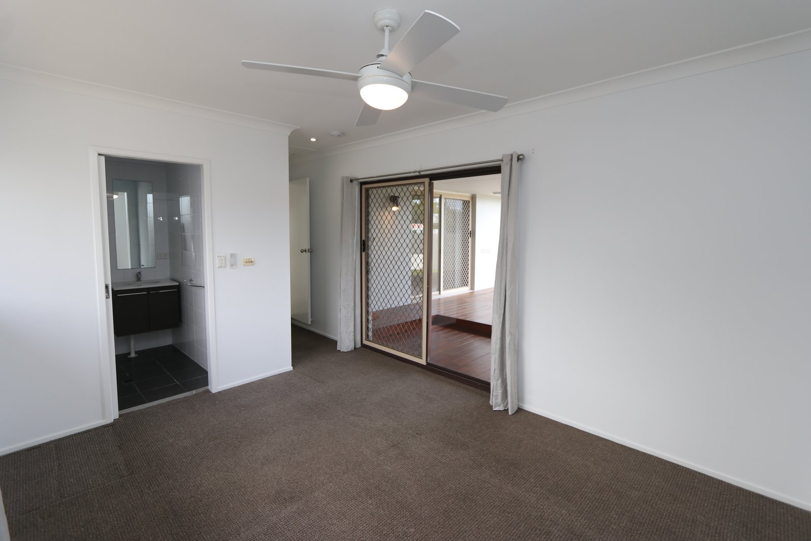 163 Benowa Road ASHMORE 7