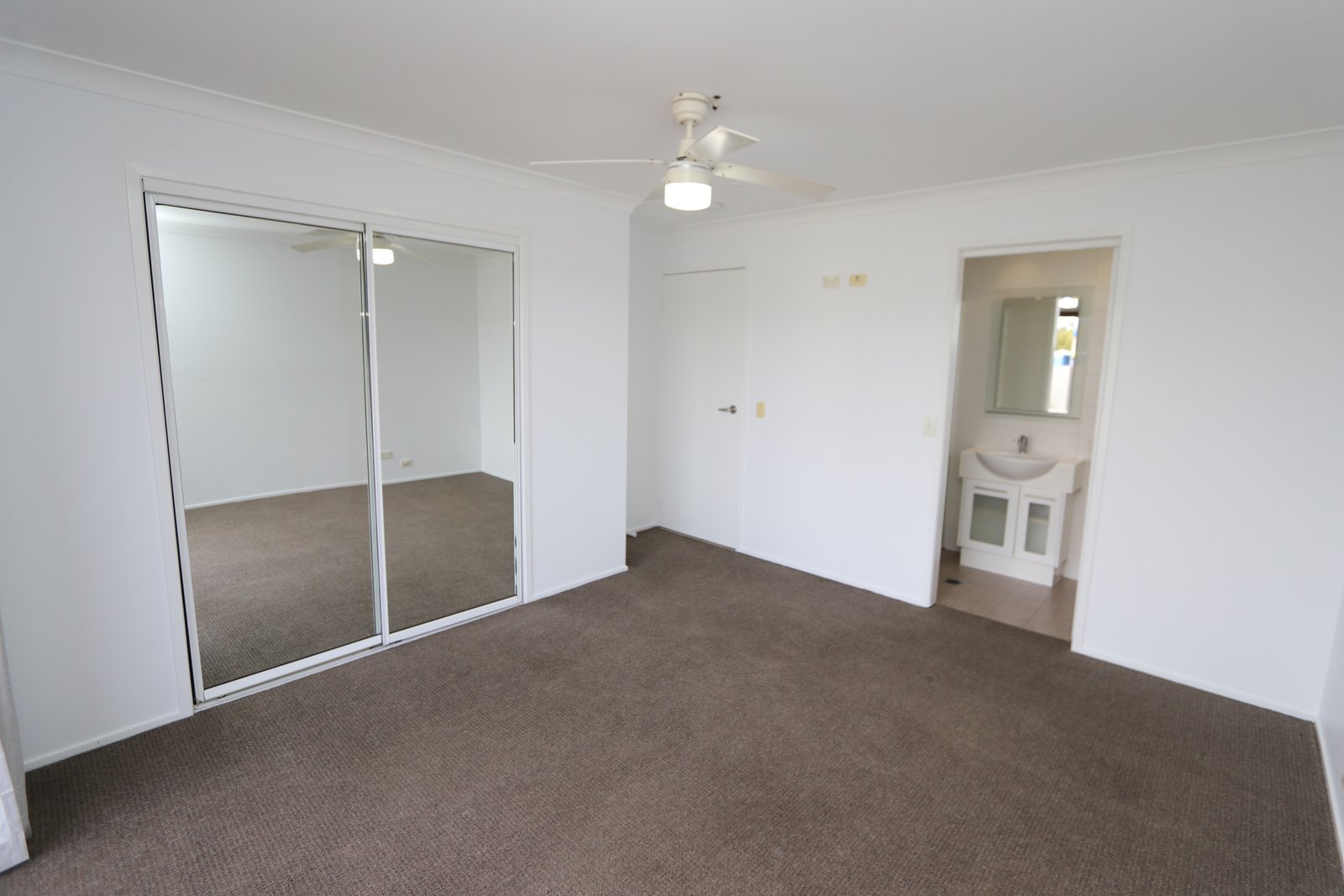 163 Benowa Road ASHMORE 9
