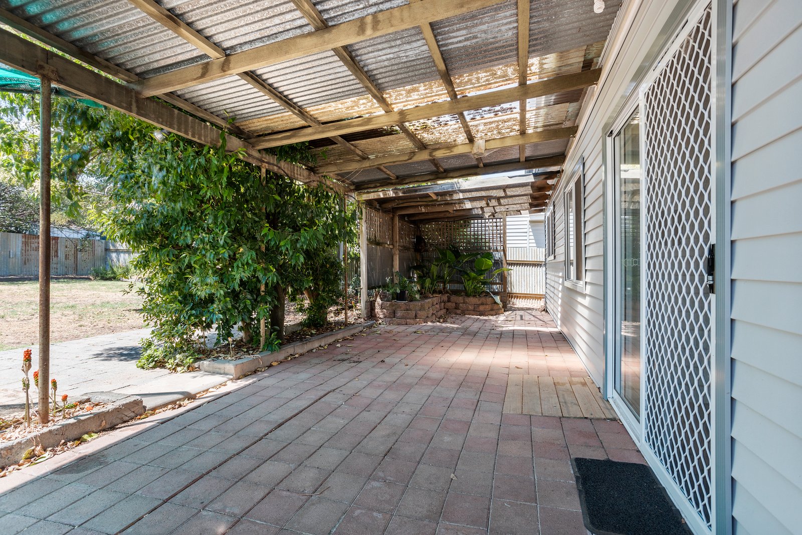 163 Neale Street FLORA HILL 12