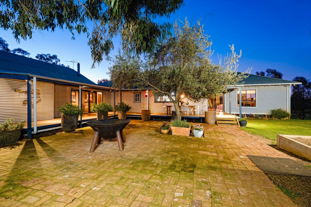 163 Plunkett Road BOWNA 8