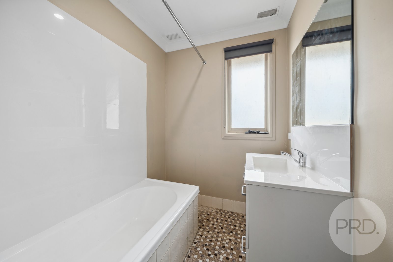 163 Raye Street TOLLAND 9