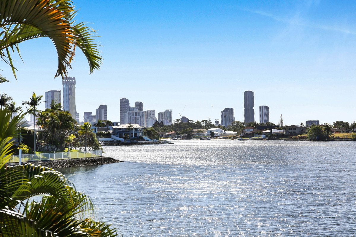 16/300 Cottesloe Drive Mermaid Waters 2