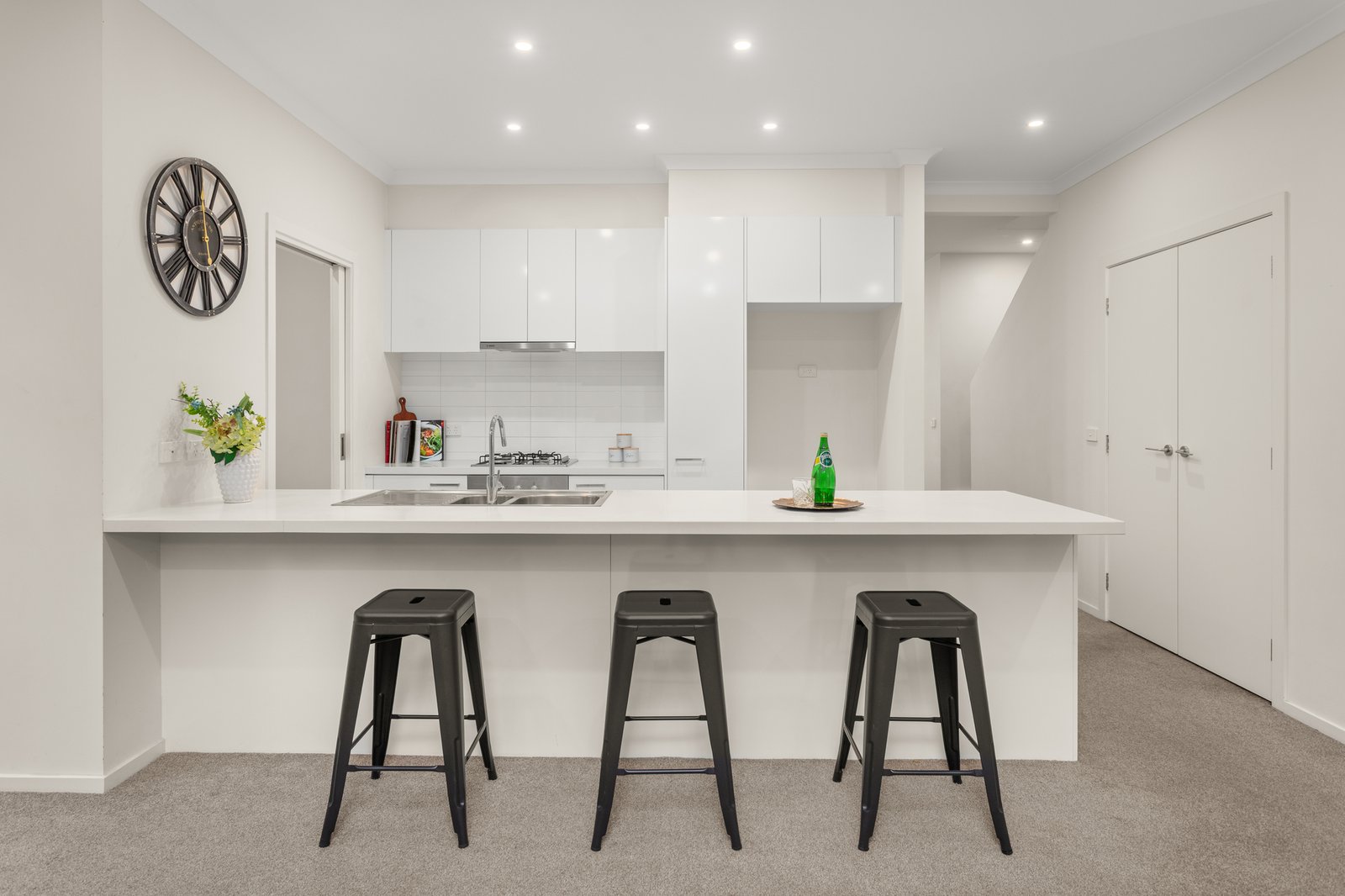 Gallery: 16/32 Adrian Street