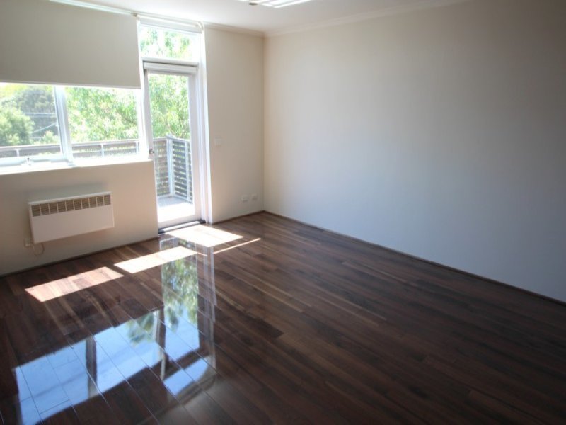 Gallery: 16/338 Bay Road