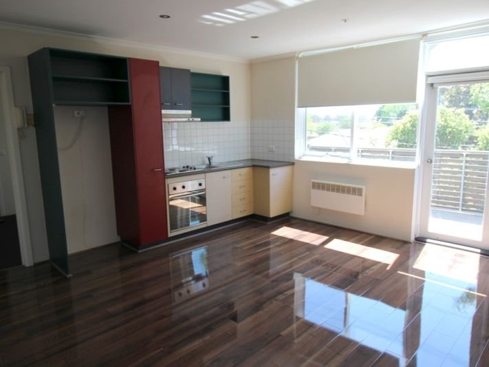 Gallery: 16/338 Bay Road