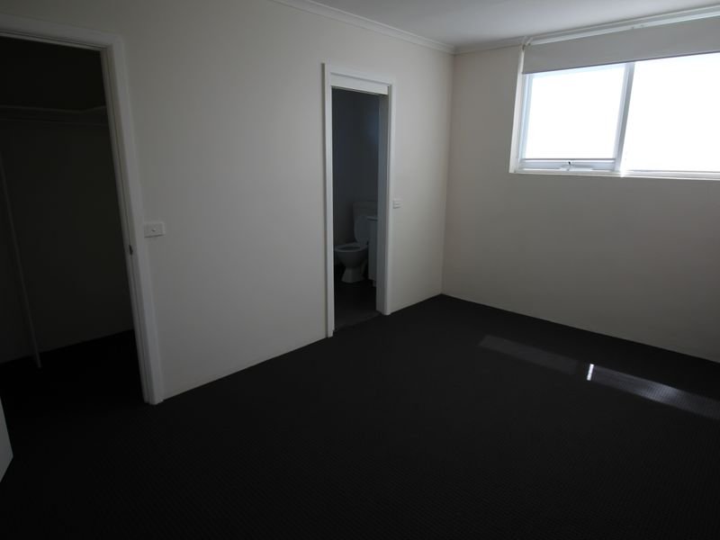 Gallery: 16/338 Bay Road