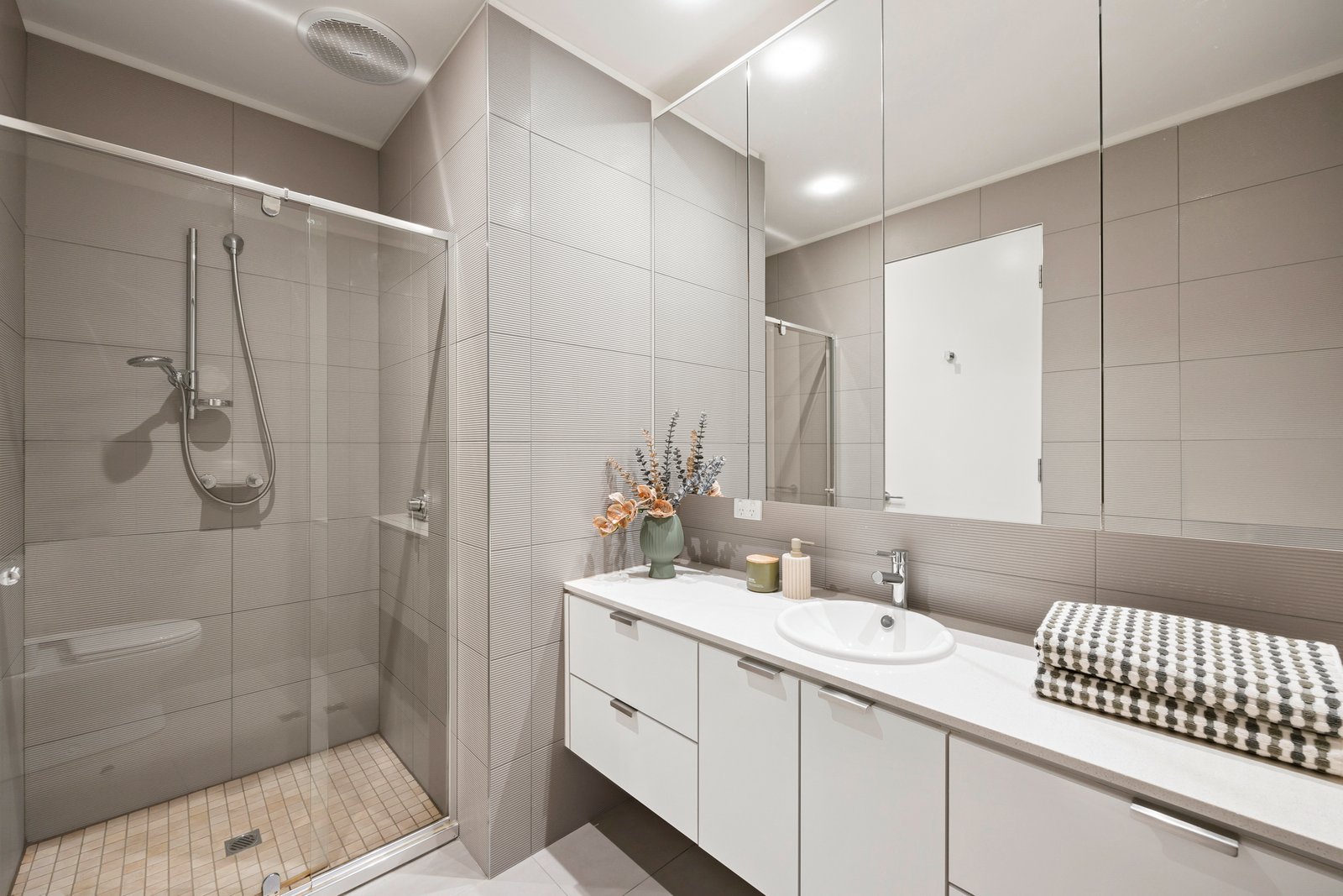 Real Estate and Property in 1/635 Inkerman Road, Caulfield North, VIC