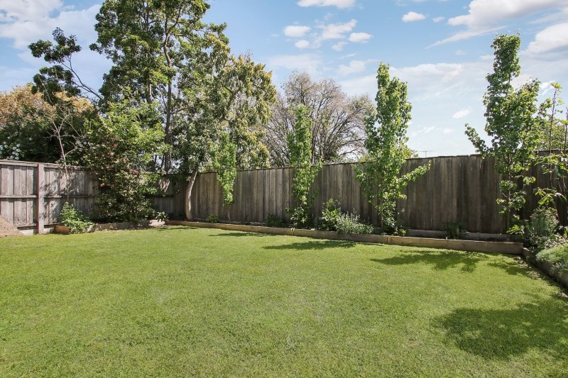 1/637 Loma Place ALBURY 8