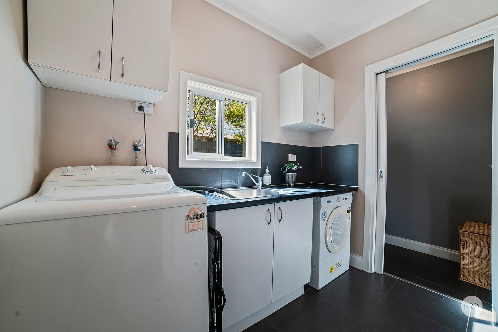 1/64 Chum Street GOLDEN SQUARE 11