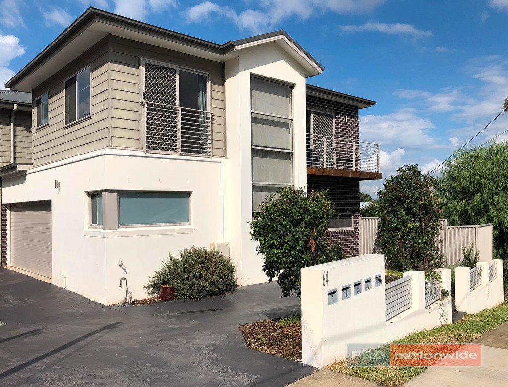 1/64 Junction Road MOOREBANK 1
