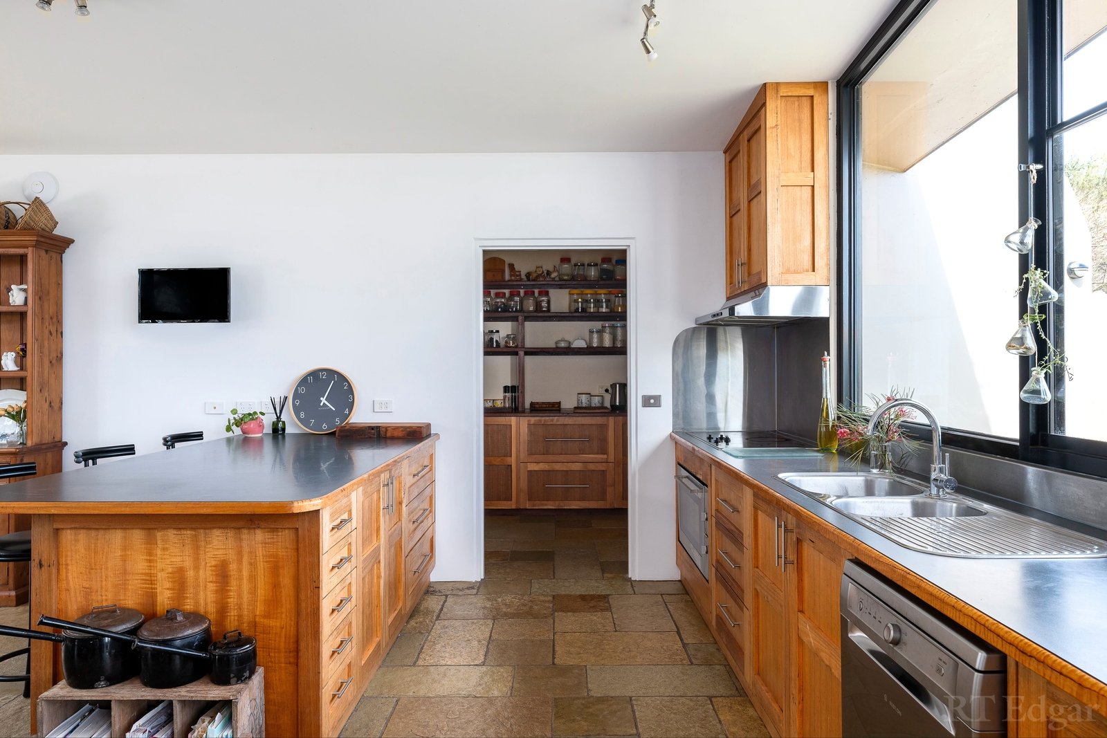 Real Estate and Property in 164 Mulhollands Road, Sarsfield, VIC