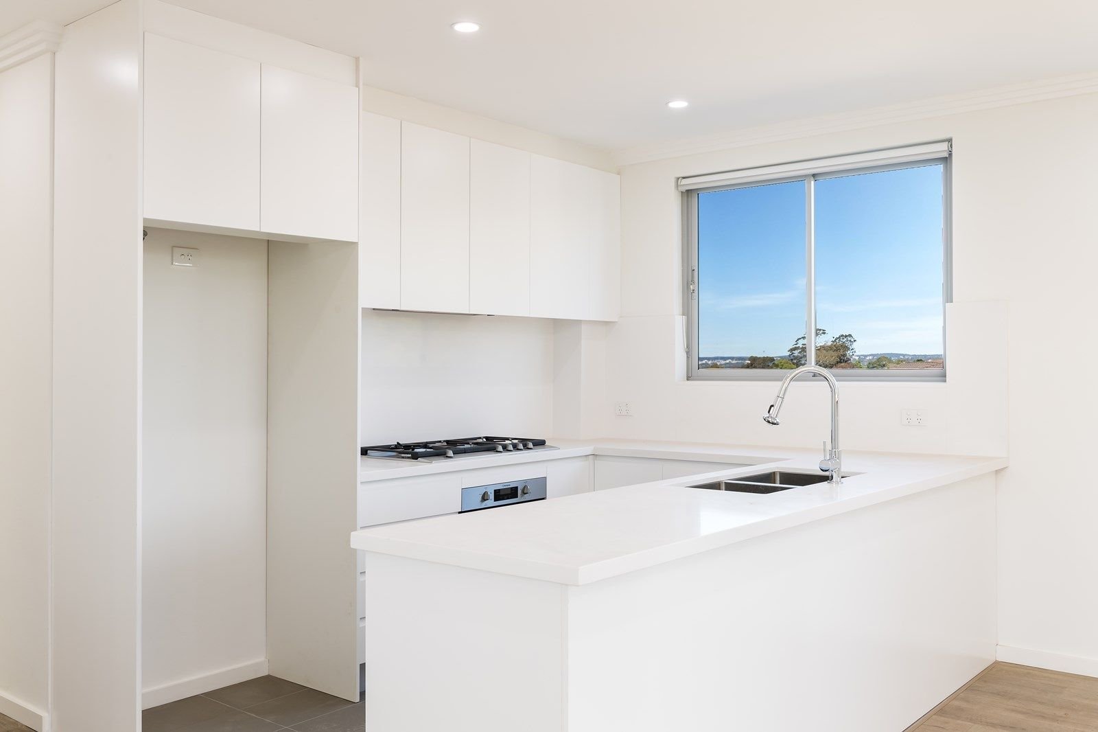 16/4 St Georges Parade HURSTVILLE 3