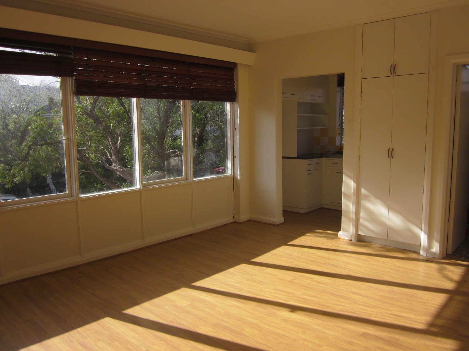 Gallery: 16/40 Waterloo Crescent