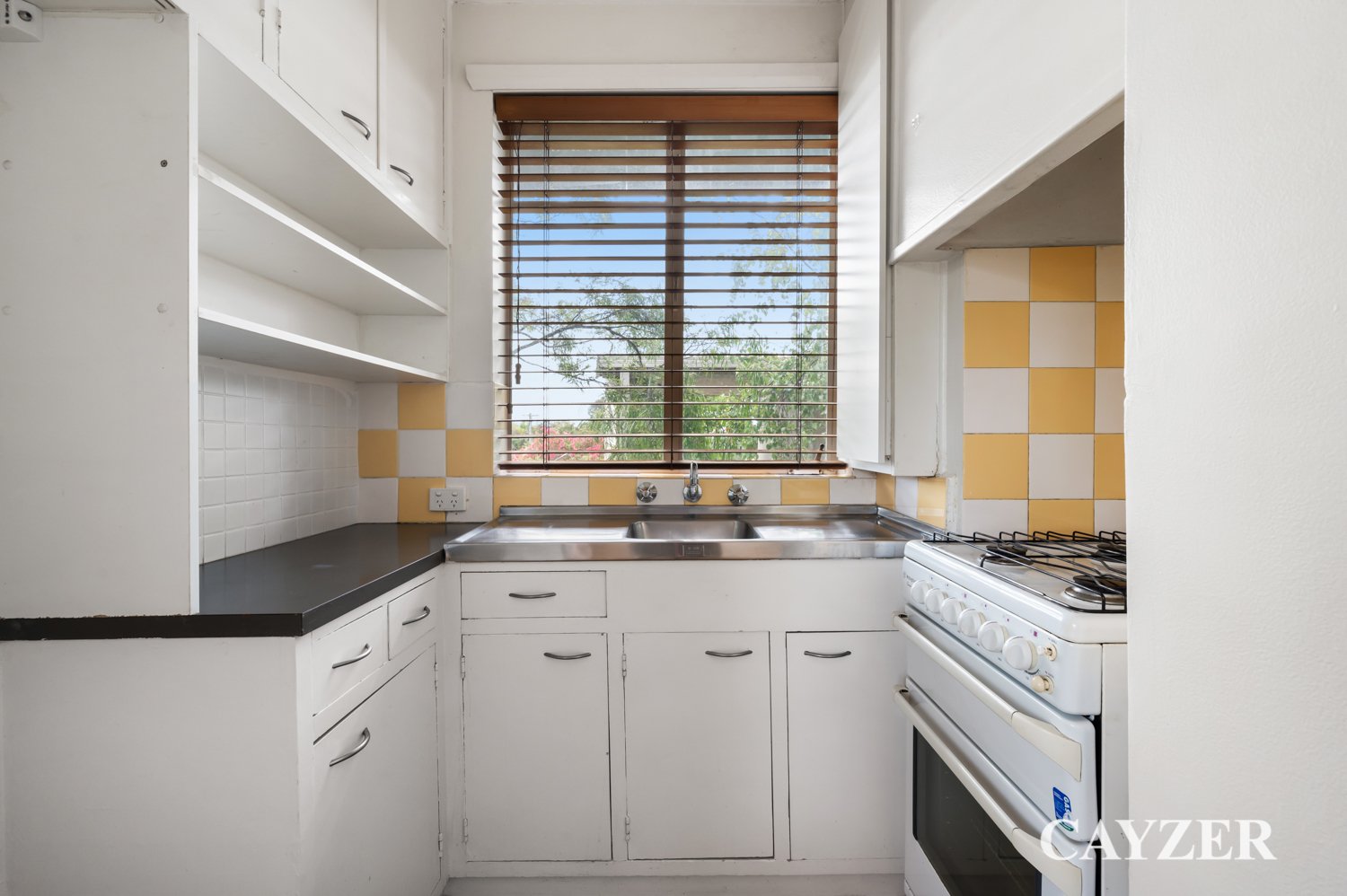Gallery: 16/40 Waterloo Crescent