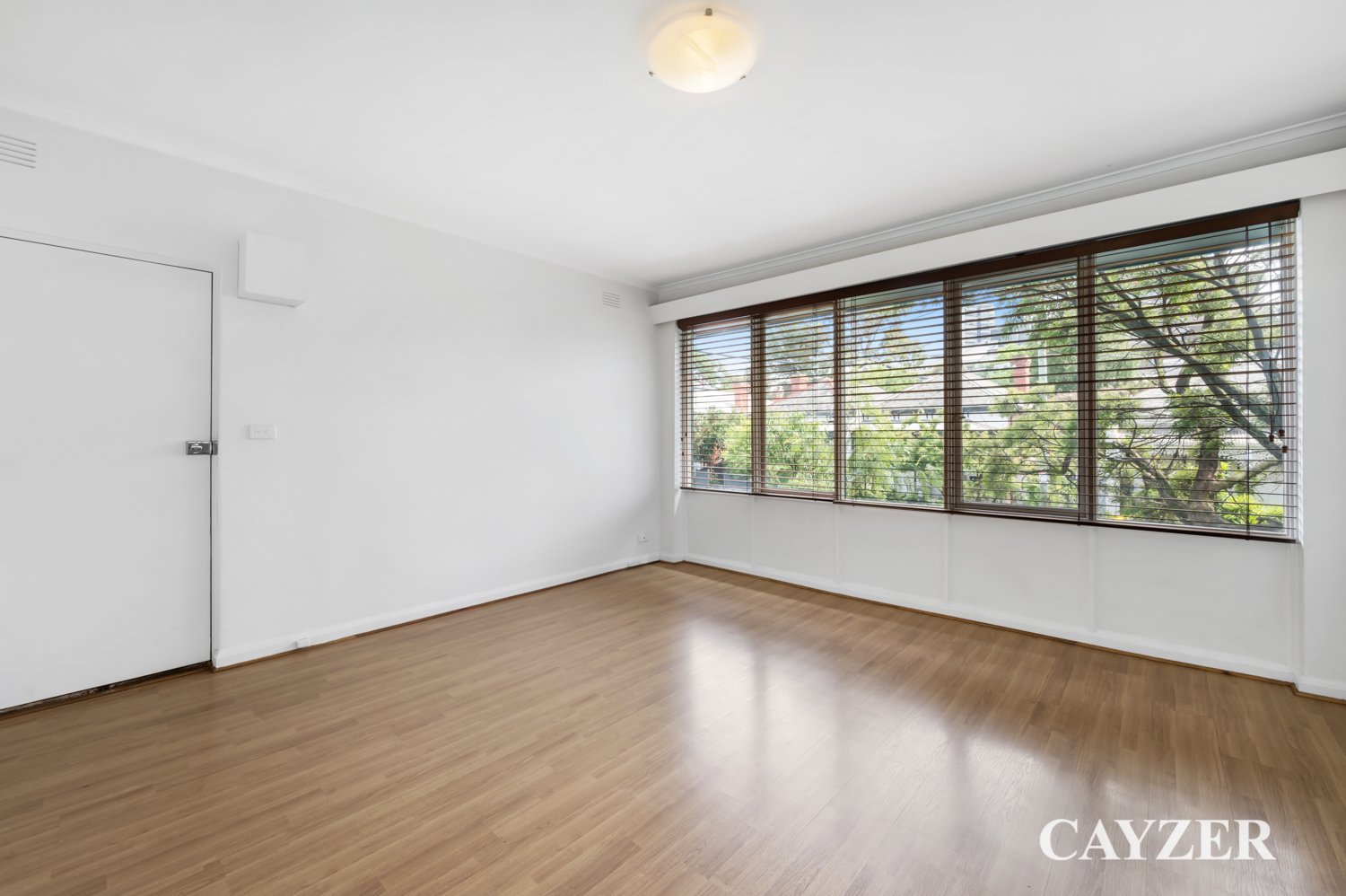 Gallery: 16/40 Waterloo Crescent