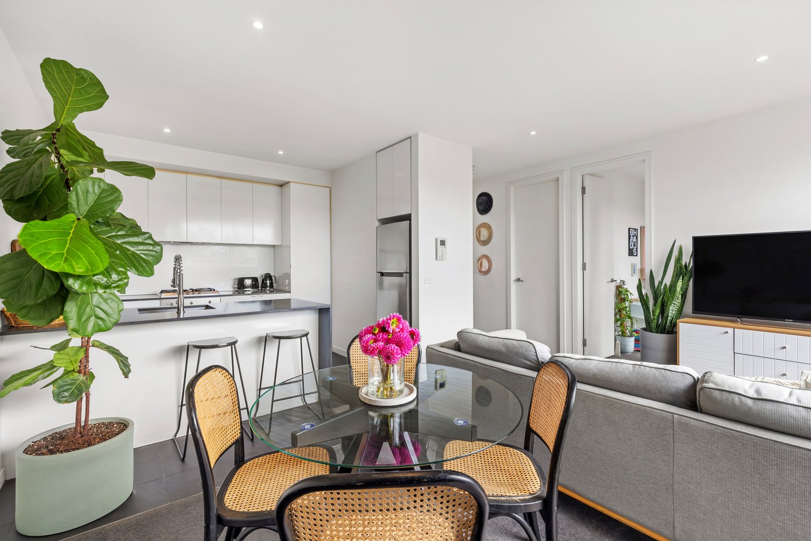 Gallery: 16/45-47 Hotham Street