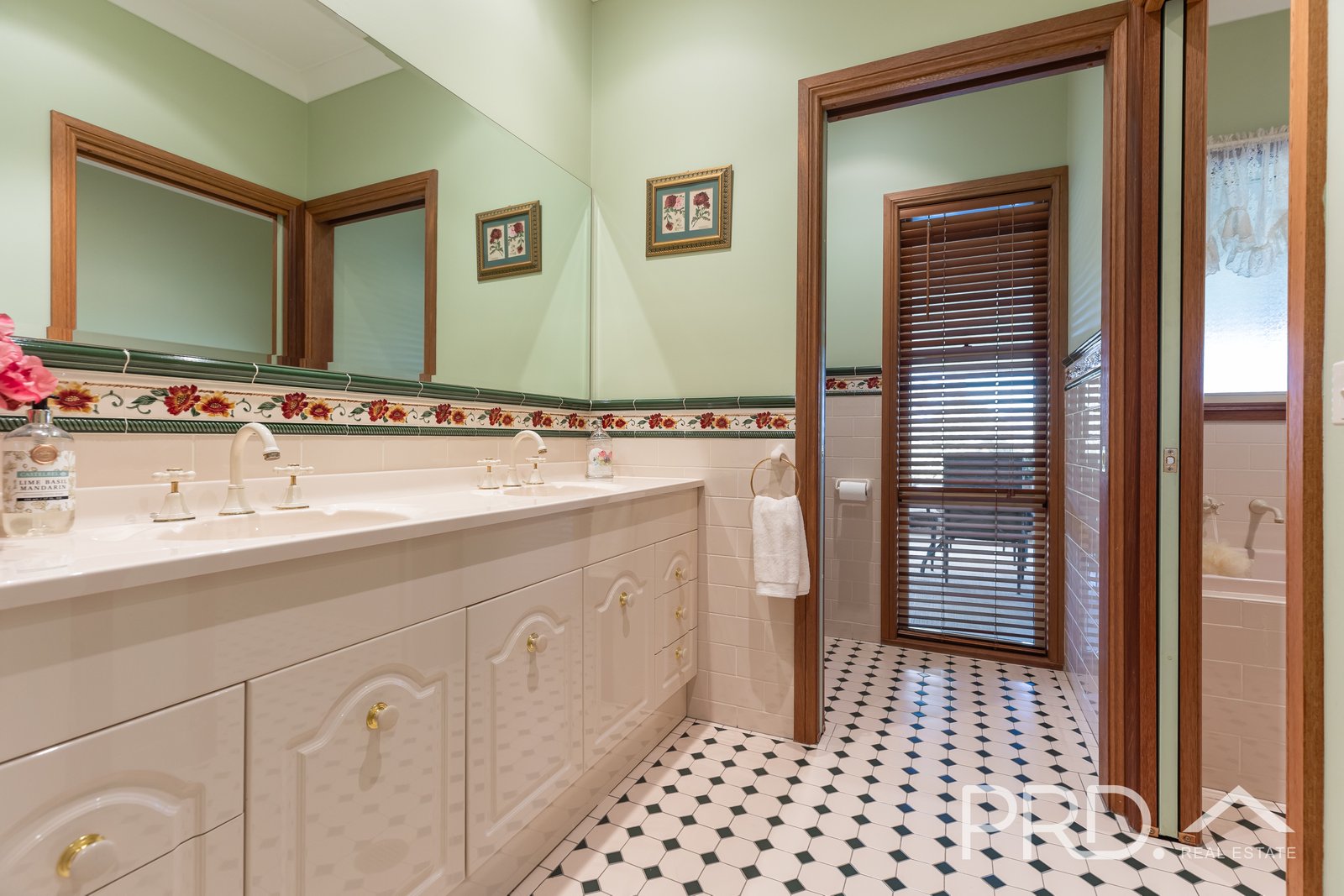 16/477 Wee Jasper Road TUMUT 17