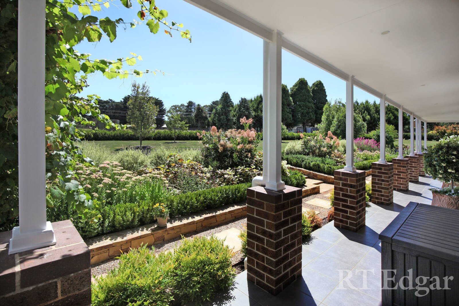 Real Estate and Property in 165 Avenue of Honour , Woodend, VIC