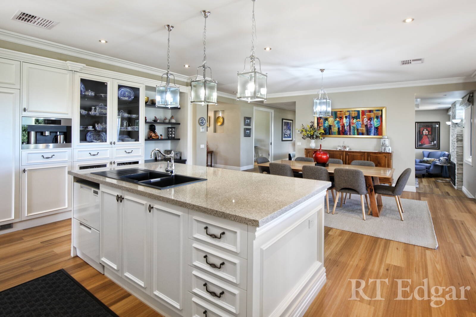 Real Estate and Property in 165 Avenue of Honour , Woodend, VIC