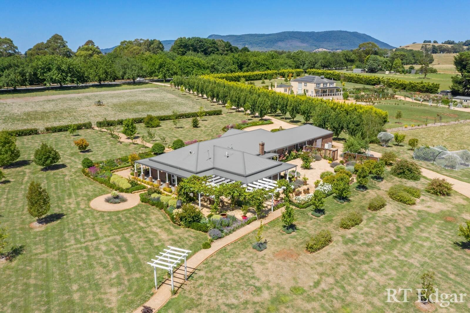 Real Estate and Property in 165 Avenue of Honour , Woodend, VIC