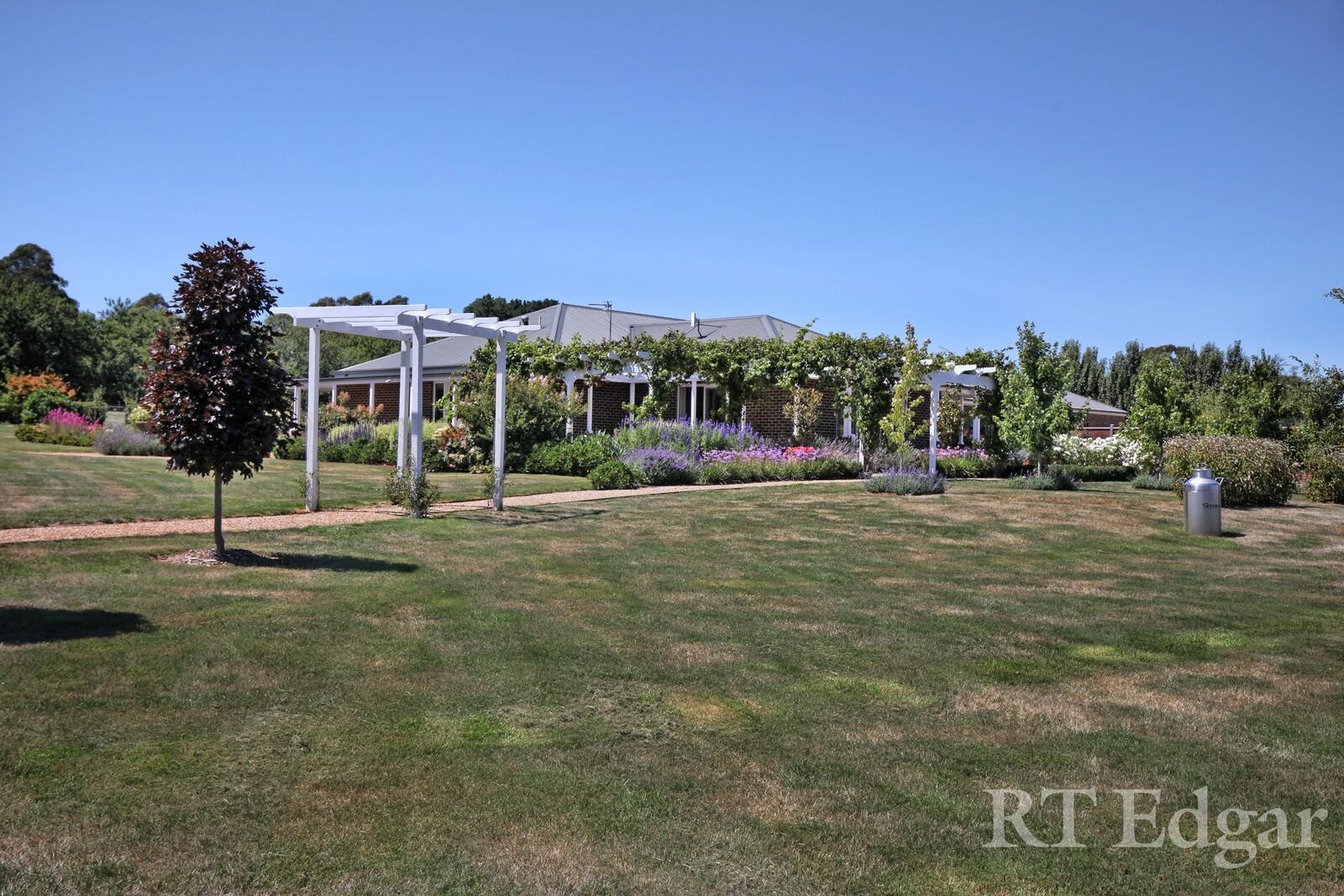 Real Estate and Property in 165 Avenue of Honour , Woodend, VIC