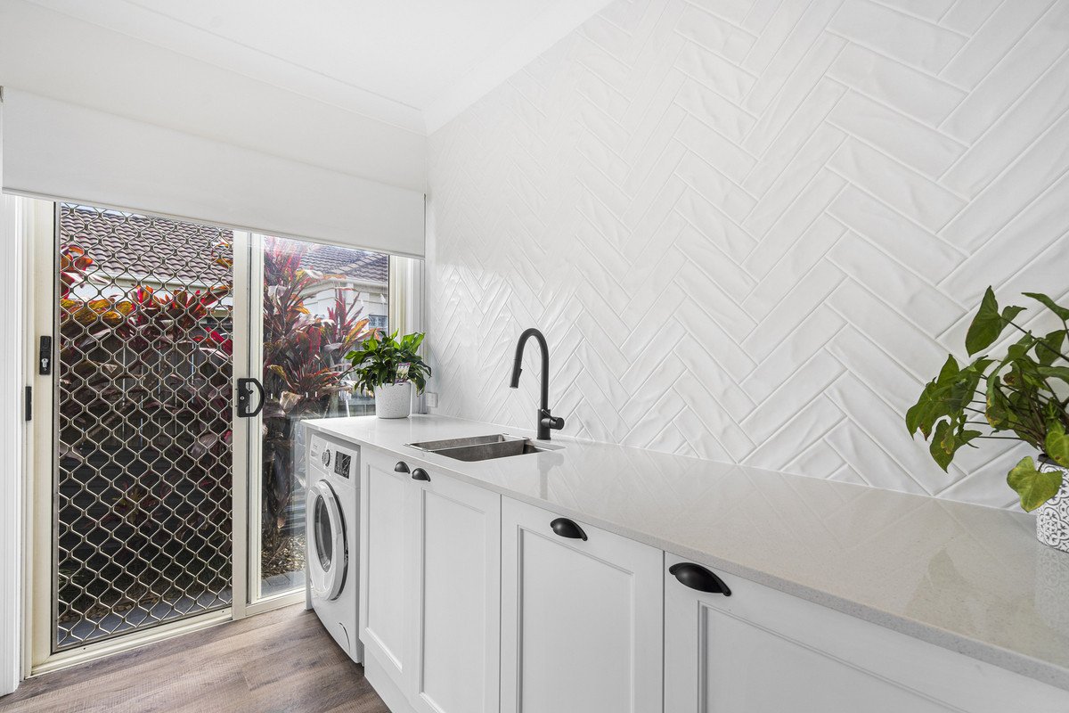 165 Dunlin Drive Burleigh Waters 7