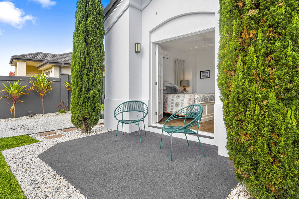 165 Dunlin Drive Burleigh Waters 13