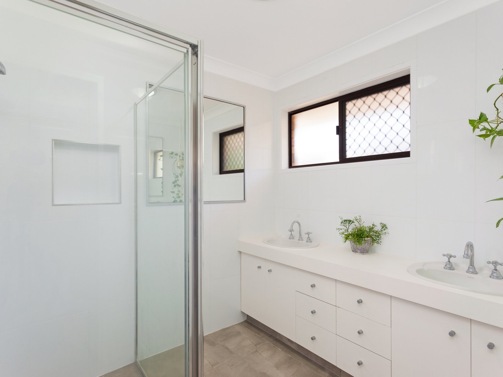 1/65 Treeview Drive BURLEIGH WATERS 7