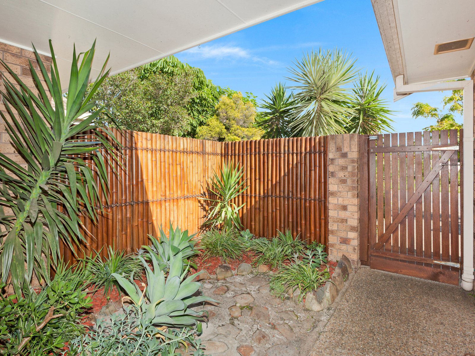 1/65 Treeview Drive BURLEIGH WATERS 8