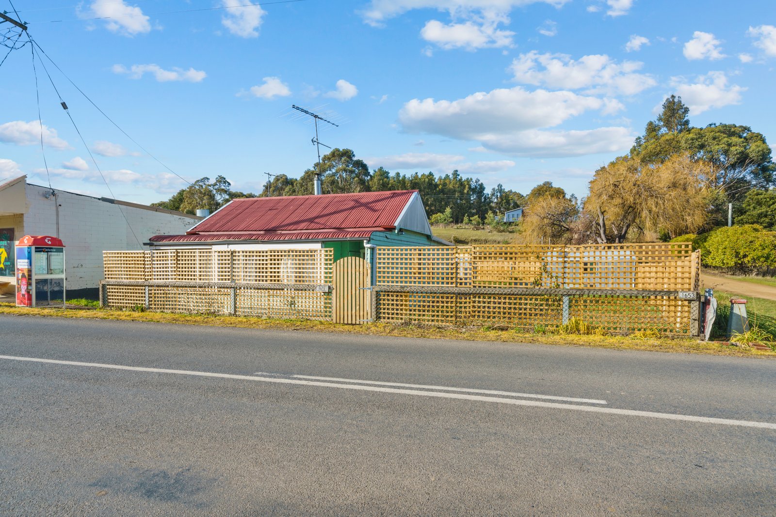 1651 Gordon River Road WESTERWAY 13